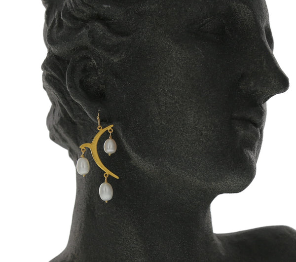 LARGE ARABESQUE WITH PEARLS